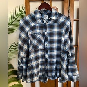 *Like New* BDG Urban Outfitters Navy Plaid Hi-Low Flannel Shirt, fits xs-m